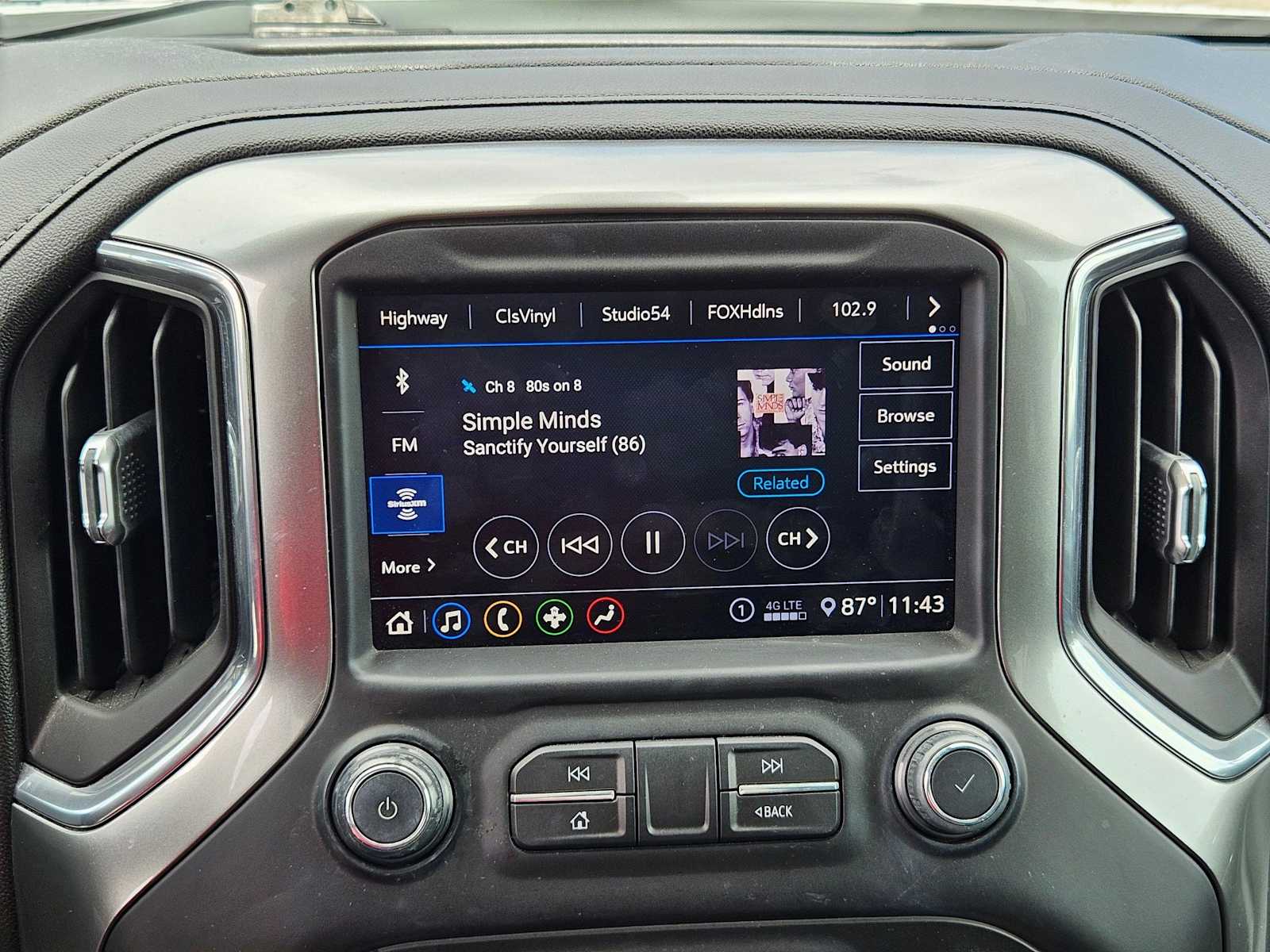 Thumbnail: 2020 Chevrolet Silverado 1500 - 22