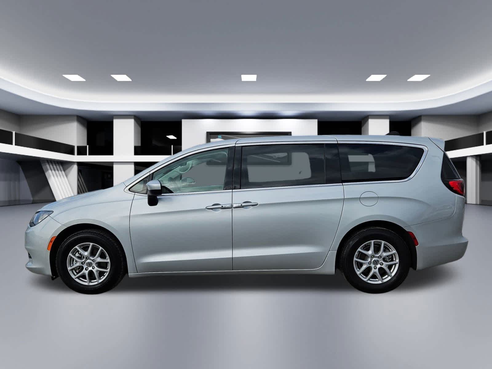 Thumbnail: 2023 Chrysler Voyager - 3