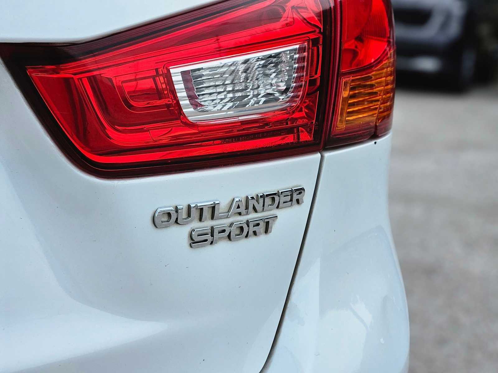Thumbnail: 2017 Mitsubishi Outlander Sport - 13