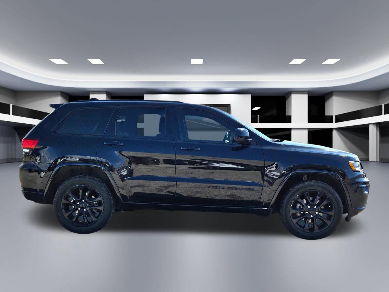 Thumbnail: 2020 Jeep Grand Cherokee - 7