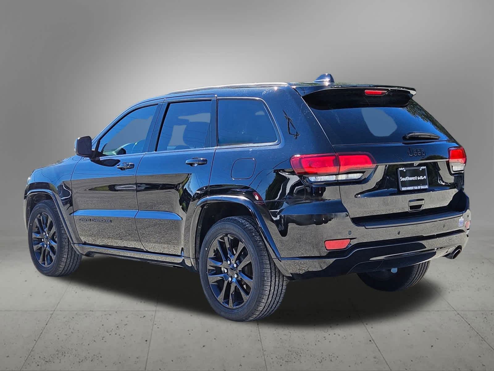2023 Jeep Grand Cherokee Limited photo 2