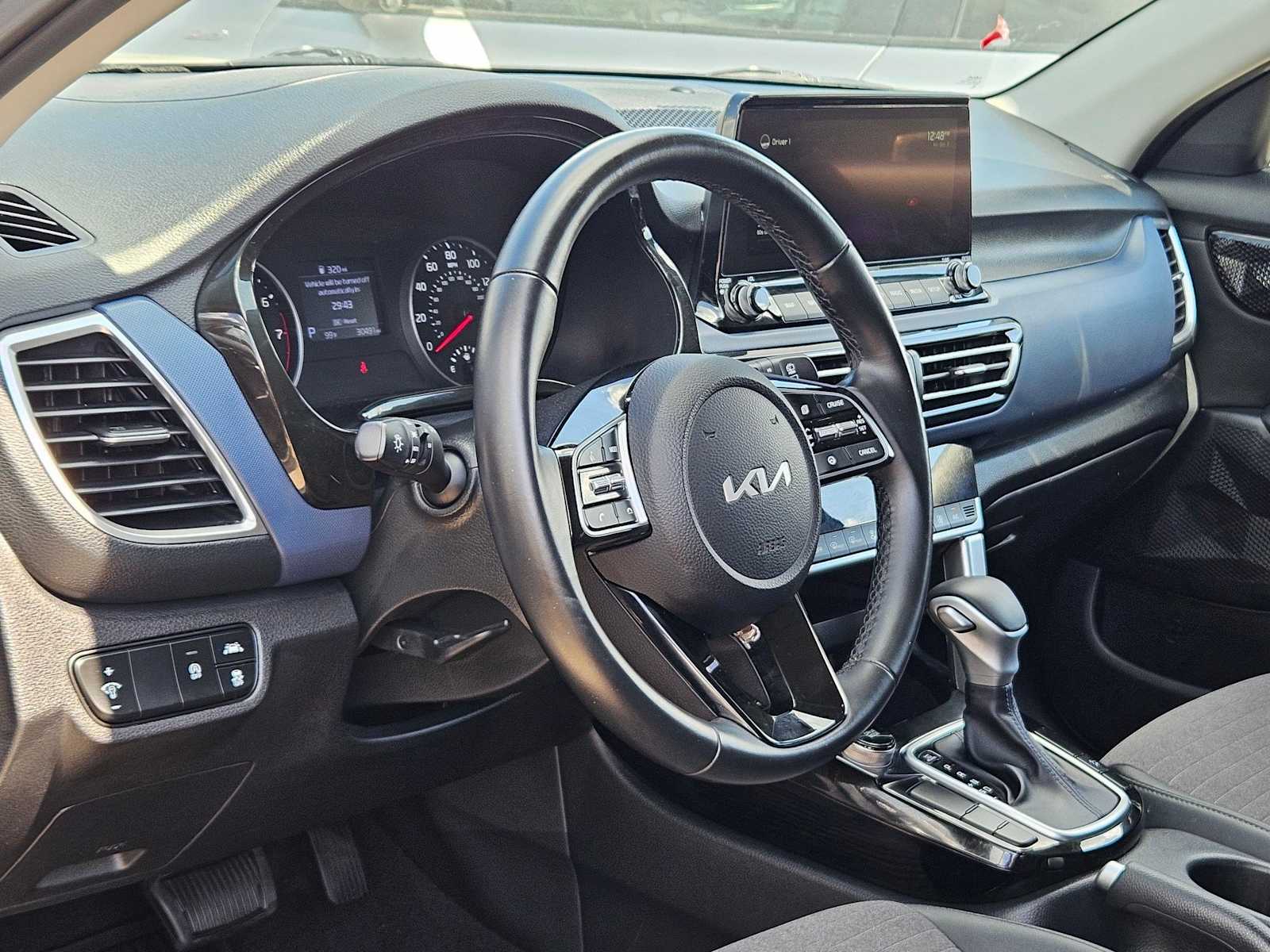 2022 Kia Seltos S photo 2