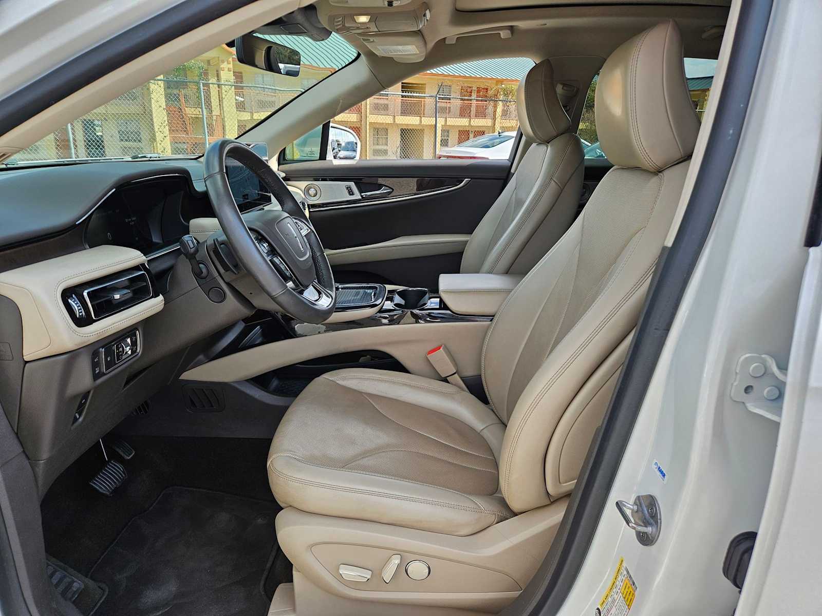 Thumbnail: 2022 Lincoln Nautilus - 17