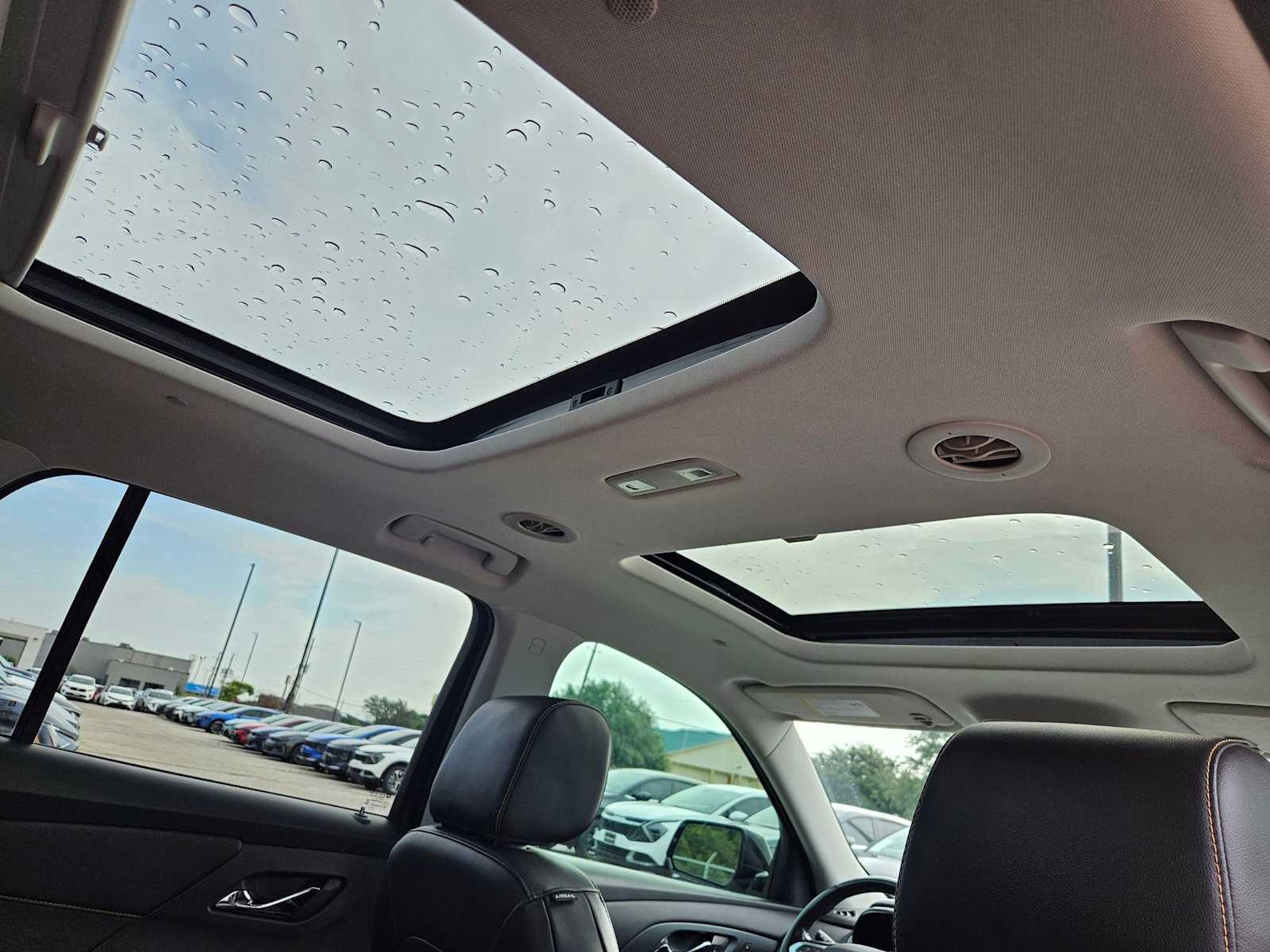 Thumbnail: 2020 Chevrolet Traverse - 14