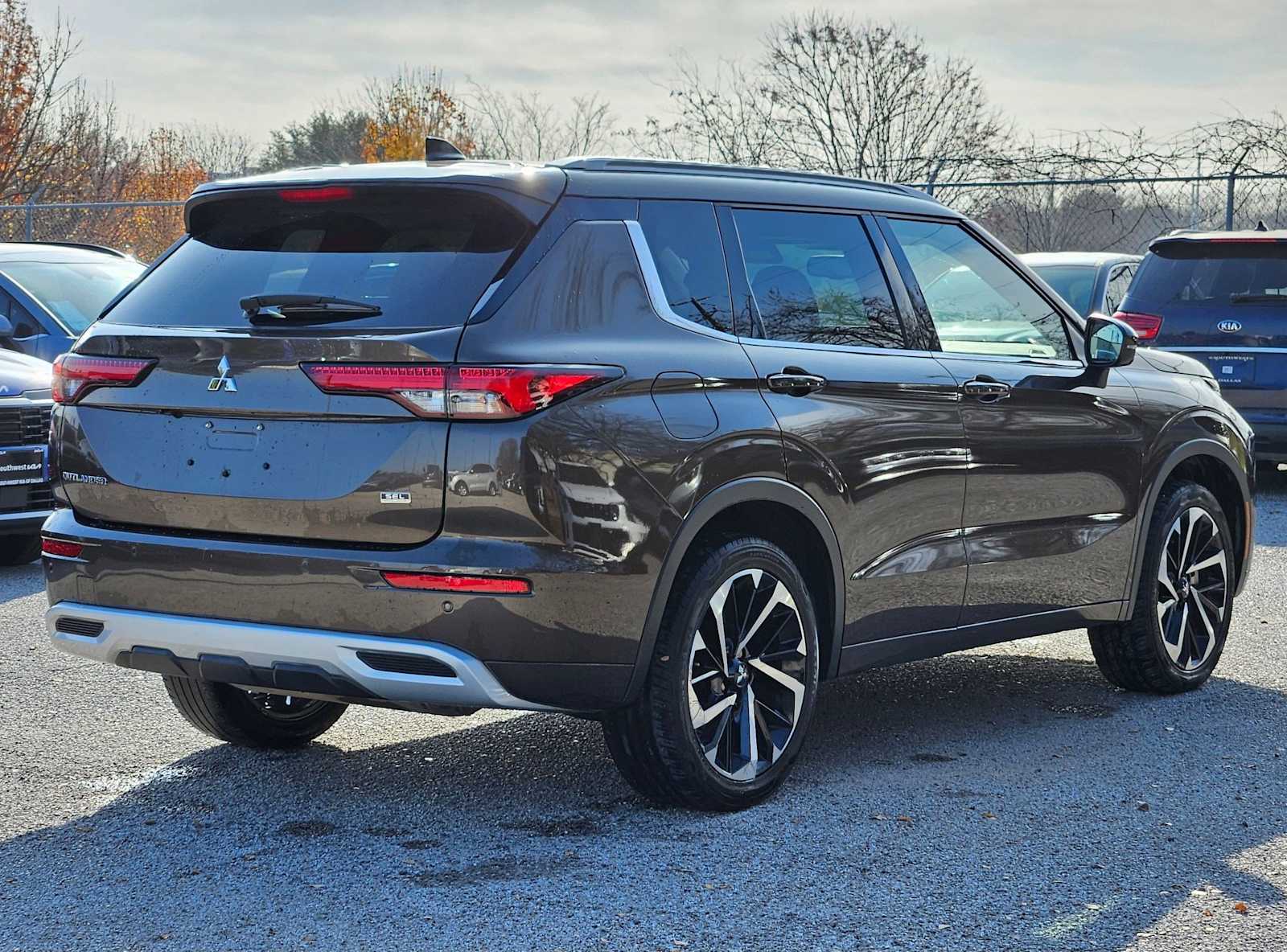 Thumbnail: 2022 Mitsubishi Outlander - 6