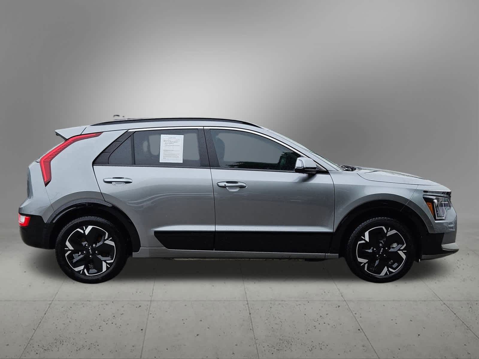 Thumbnail: 2023 Kia Niro - 7