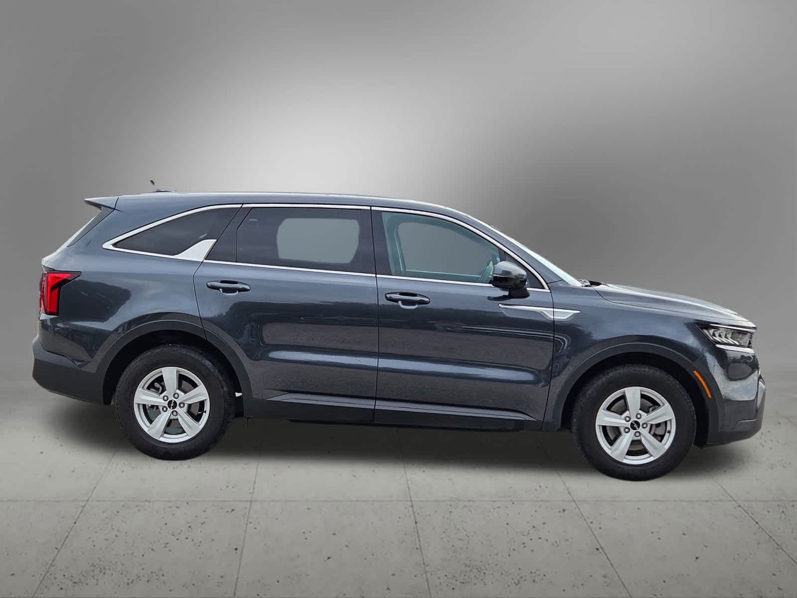 Thumbnail: 2023 Kia Sorento - 6