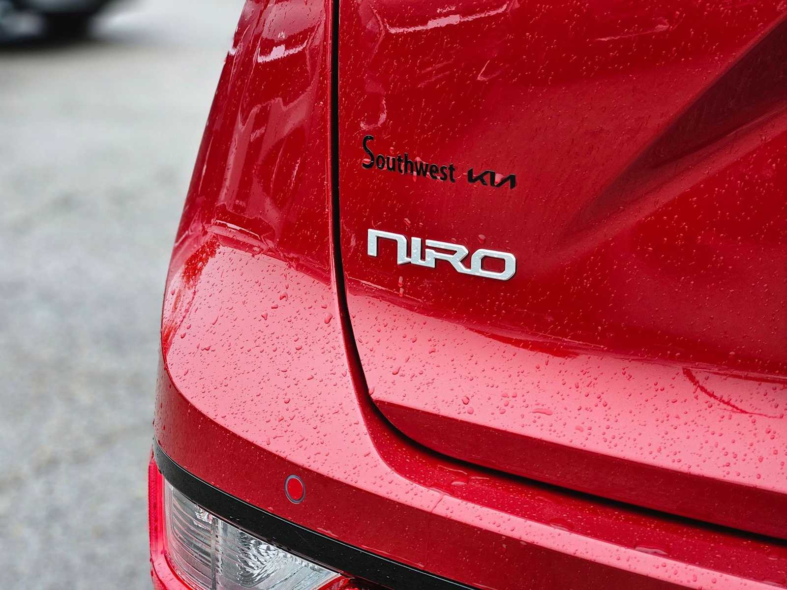 Thumbnail: 2023 Kia Niro - 13