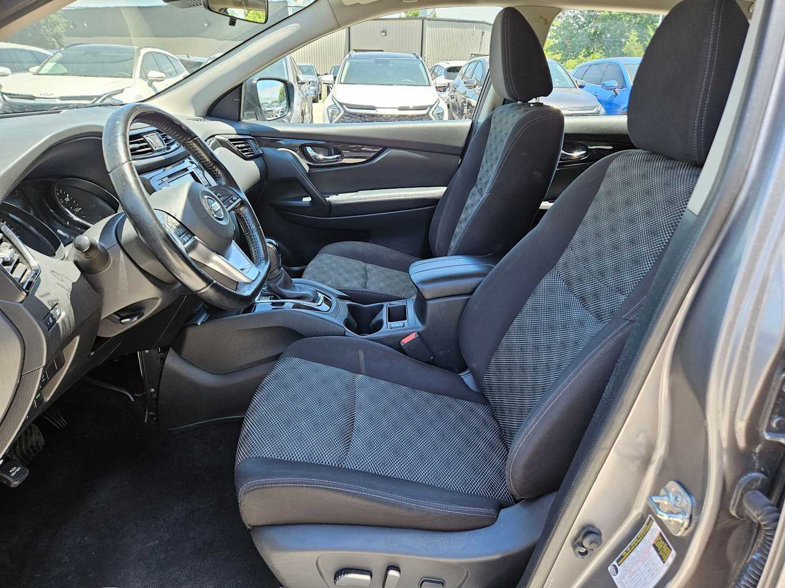 Thumbnail: 2020 Nissan Rogue Sport - 14