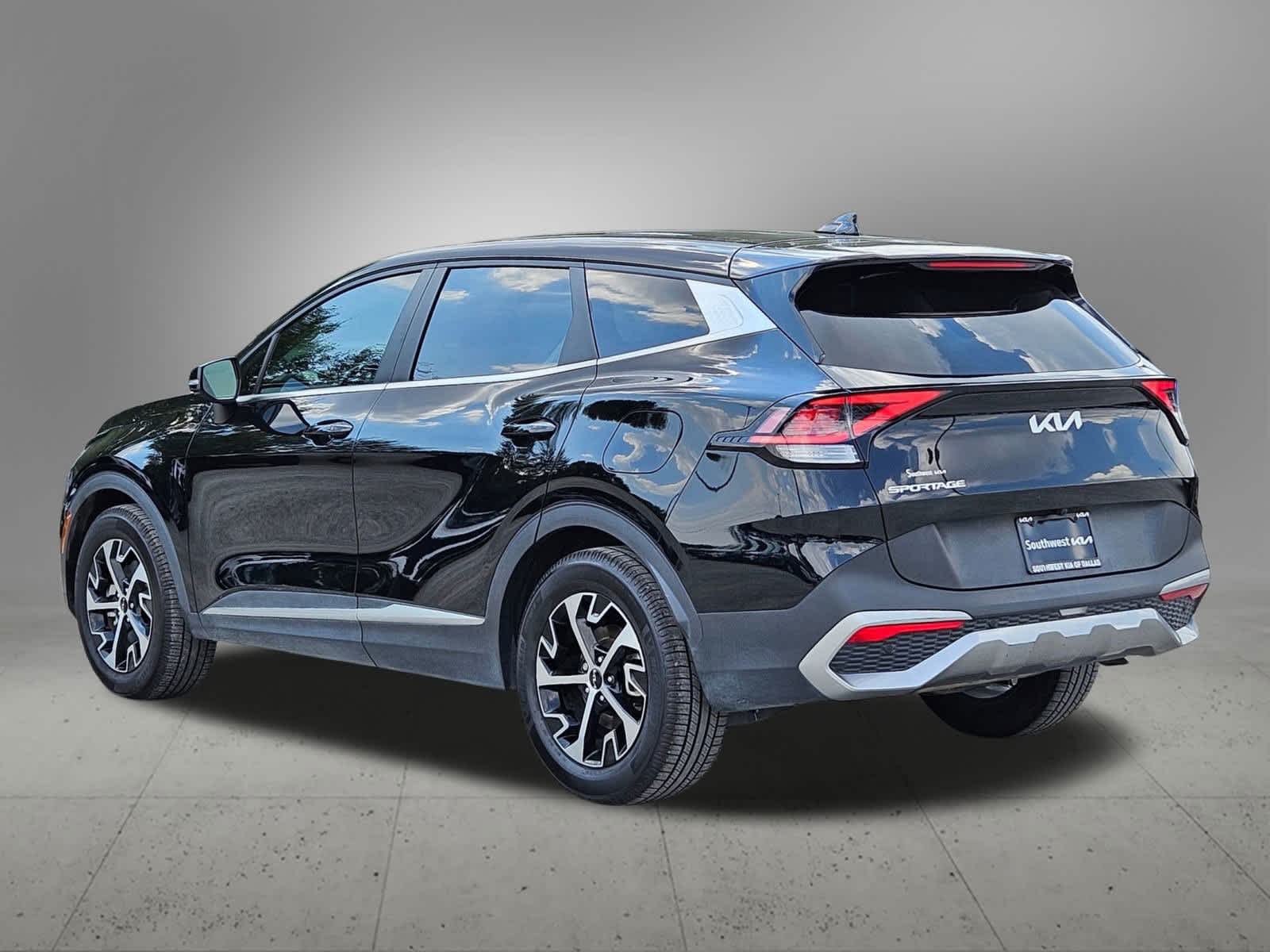 2023 Kia Sportage EX photo 2
