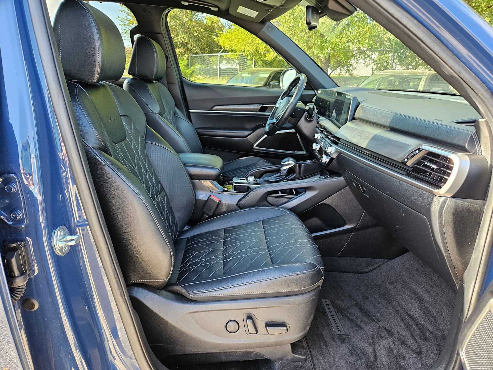 Thumbnail: 2023 Kia Telluride - 23