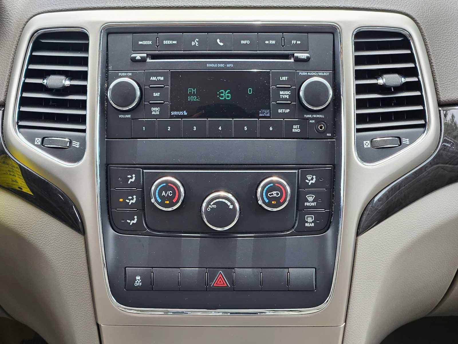 Thumbnail: 2011 Jeep Grand Cherokee - 25