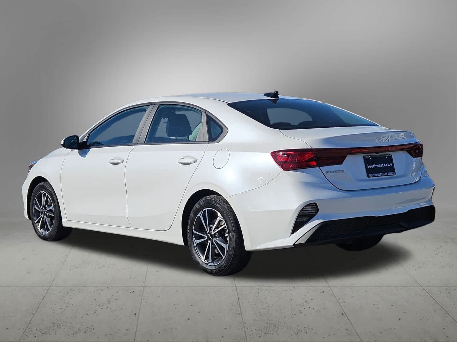 2023 Kia Forte LXS photo 3