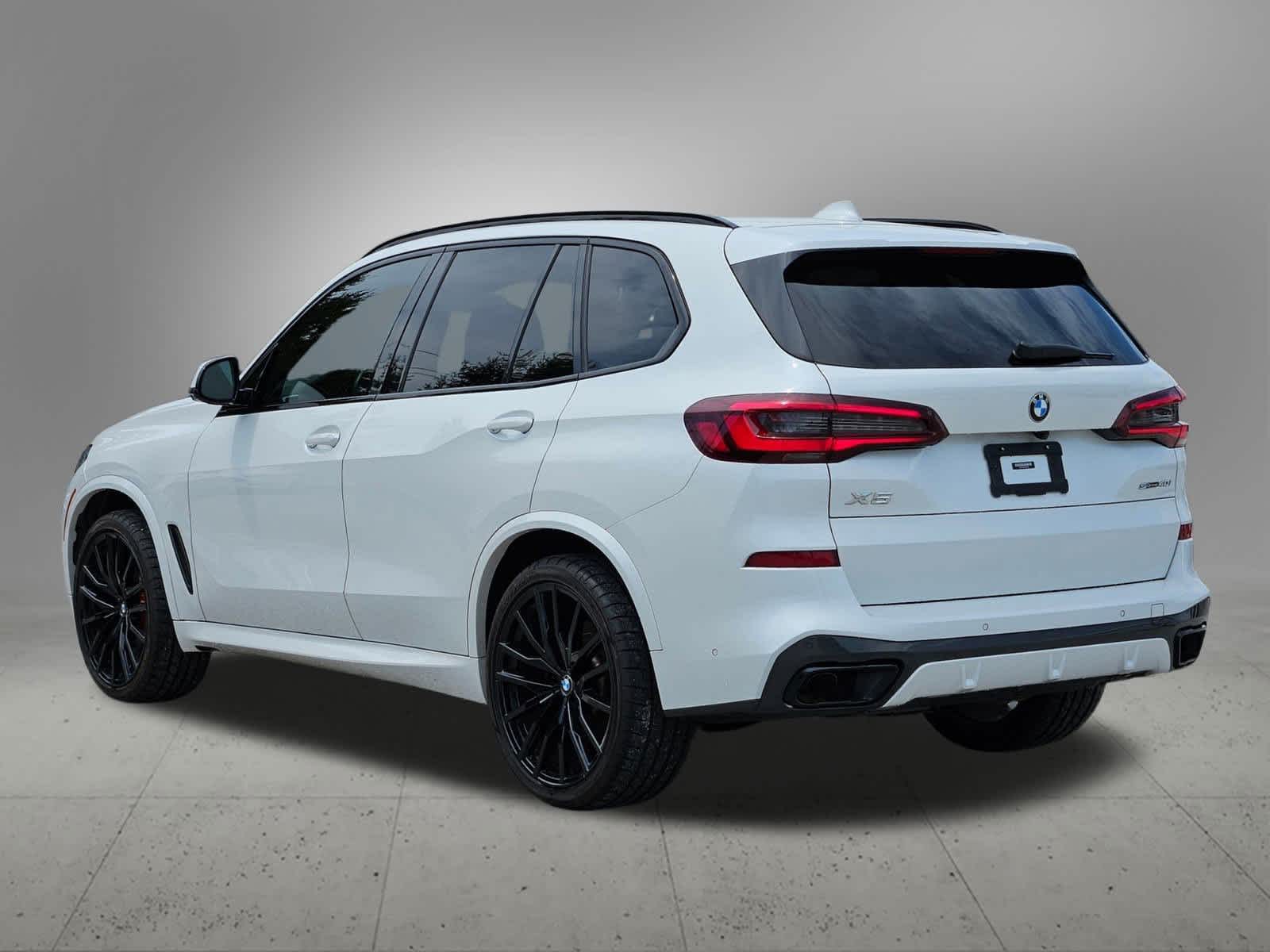 Thumbnail: 2021 BMW X5 - 4
