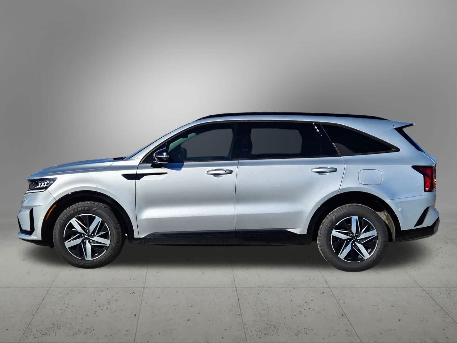 2022 Kia Sorento S photo 2