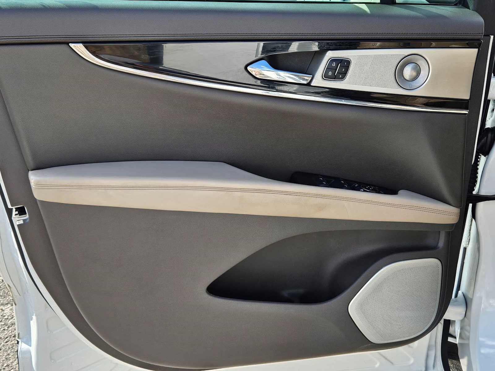 Thumbnail: 2022 Lincoln Nautilus - 15