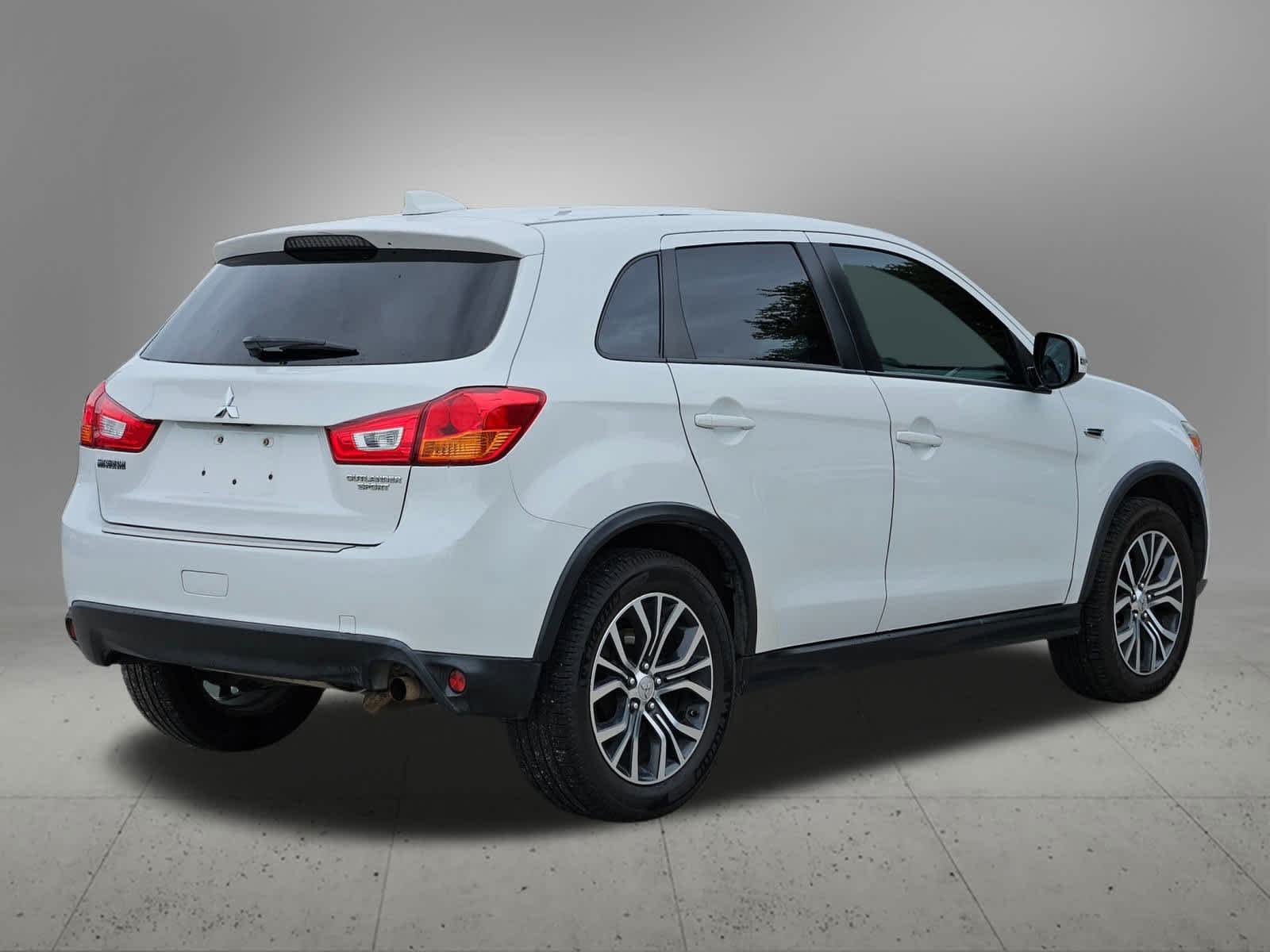Thumbnail: 2017 Mitsubishi Outlander Sport - 6