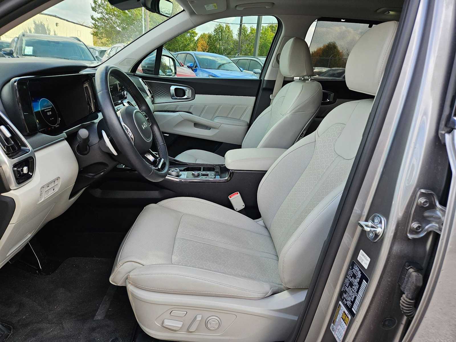 Thumbnail: 2023 Kia Sorento - 16