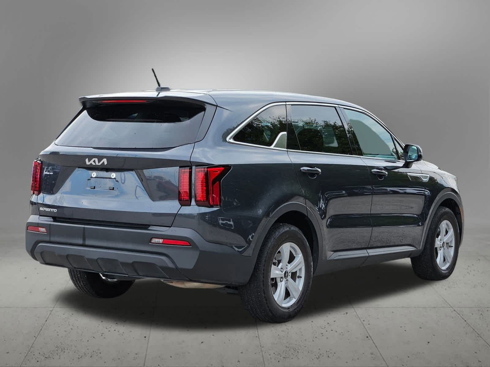 Thumbnail: 2023 Kia Sorento - 5