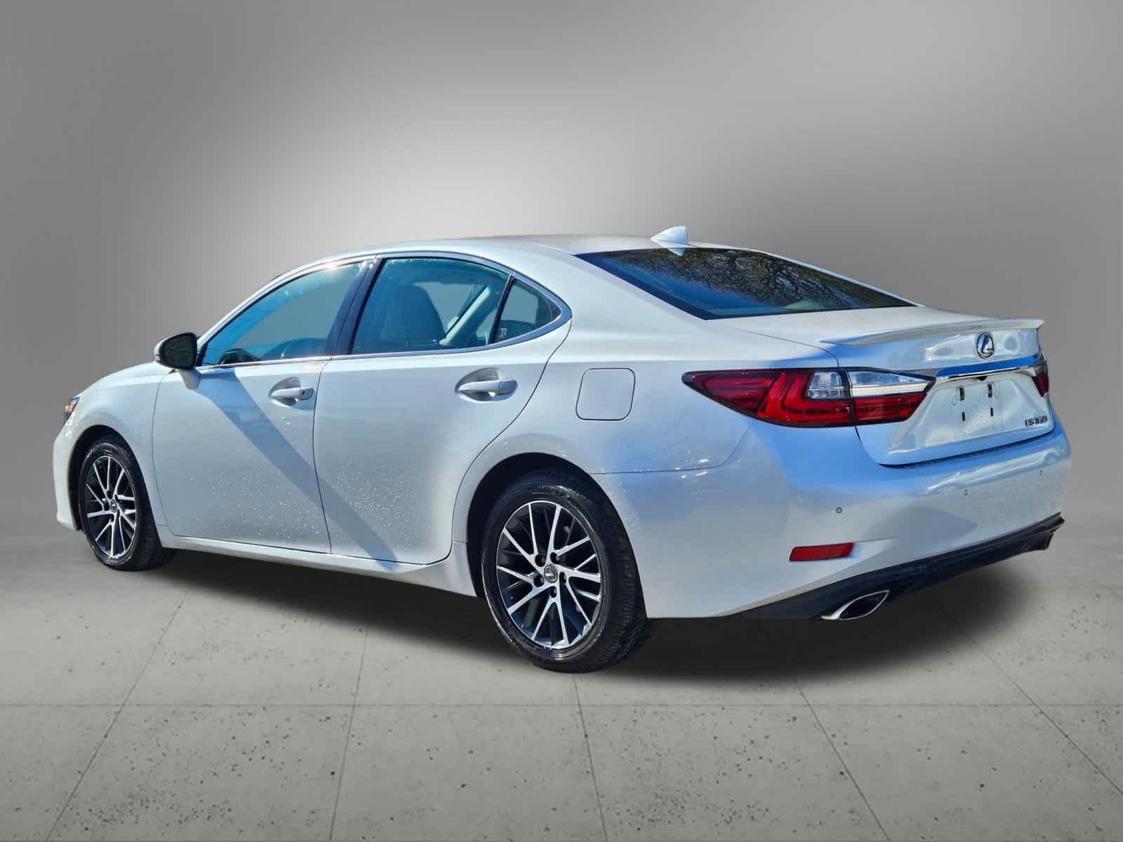 Thumbnail: 2018 Lexus ES - 4