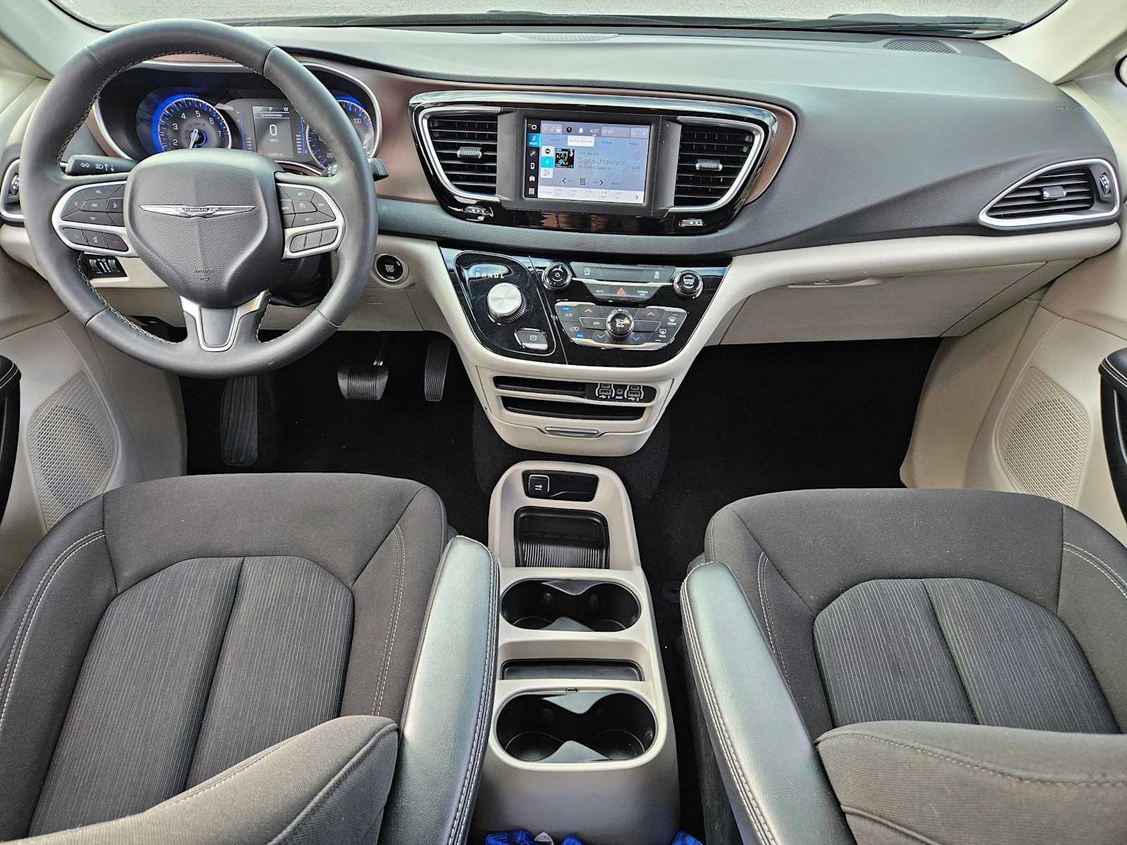 Thumbnail: 2023 Chrysler Voyager - 16