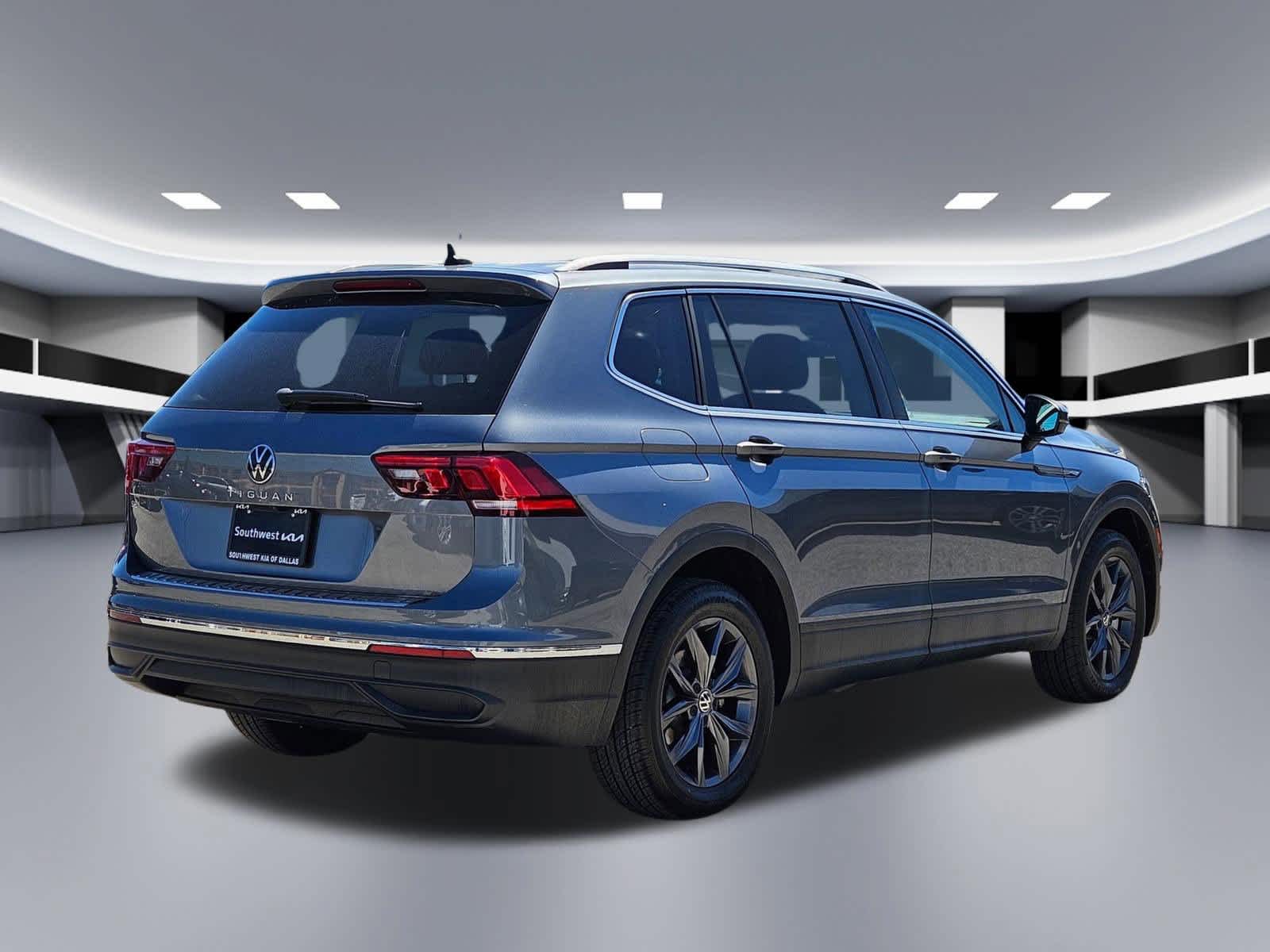 Thumbnail: 2022 Volkswagen Tiguan - 6