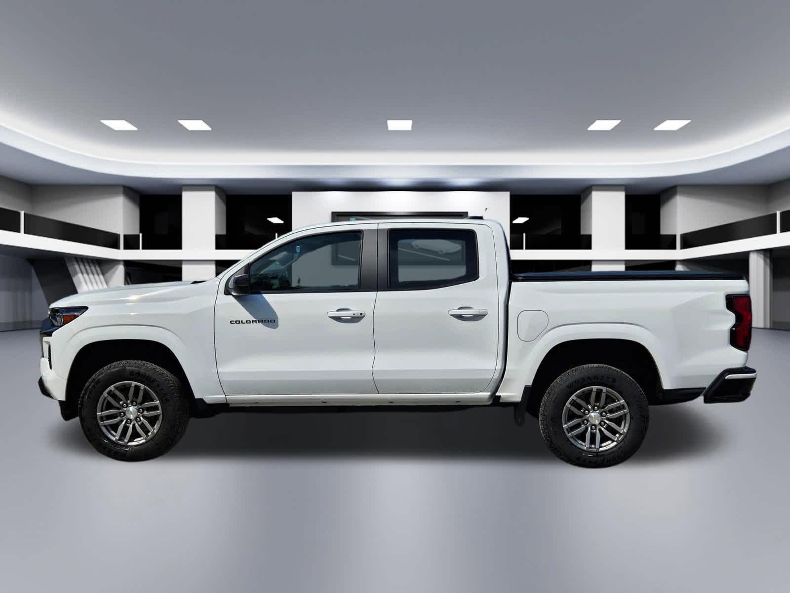 Thumbnail: 2023 Chevrolet Colorado - 3