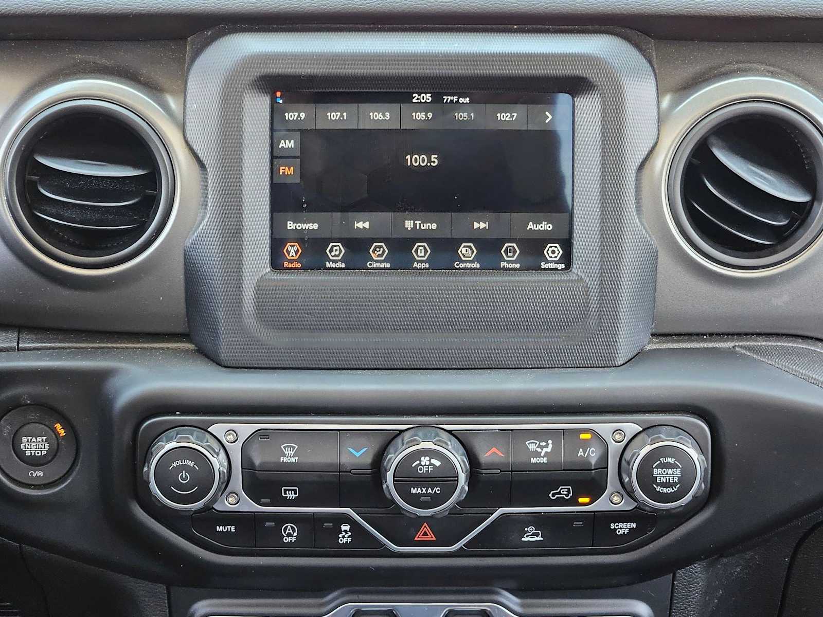 Thumbnail: 2023 Jeep Gladiator - 24