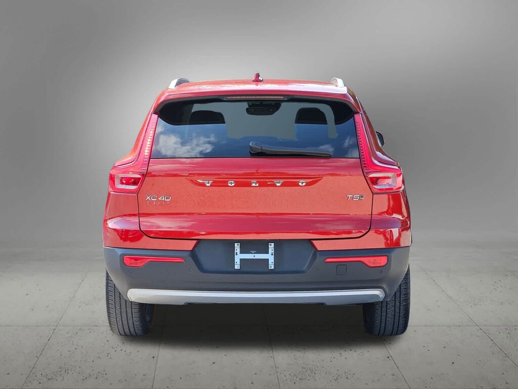 Used 2021 Volvo XC40 T5 Momentum SUV
