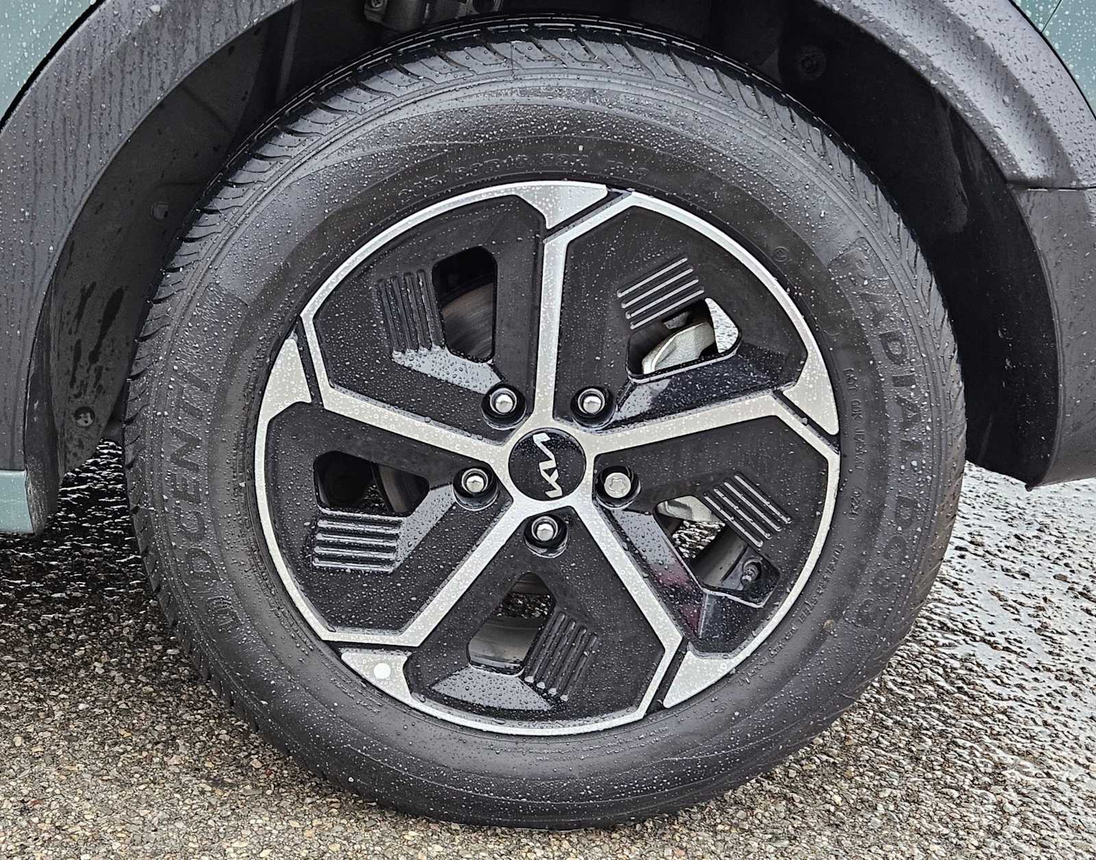 Thumbnail: 2023 Kia Niro - 12