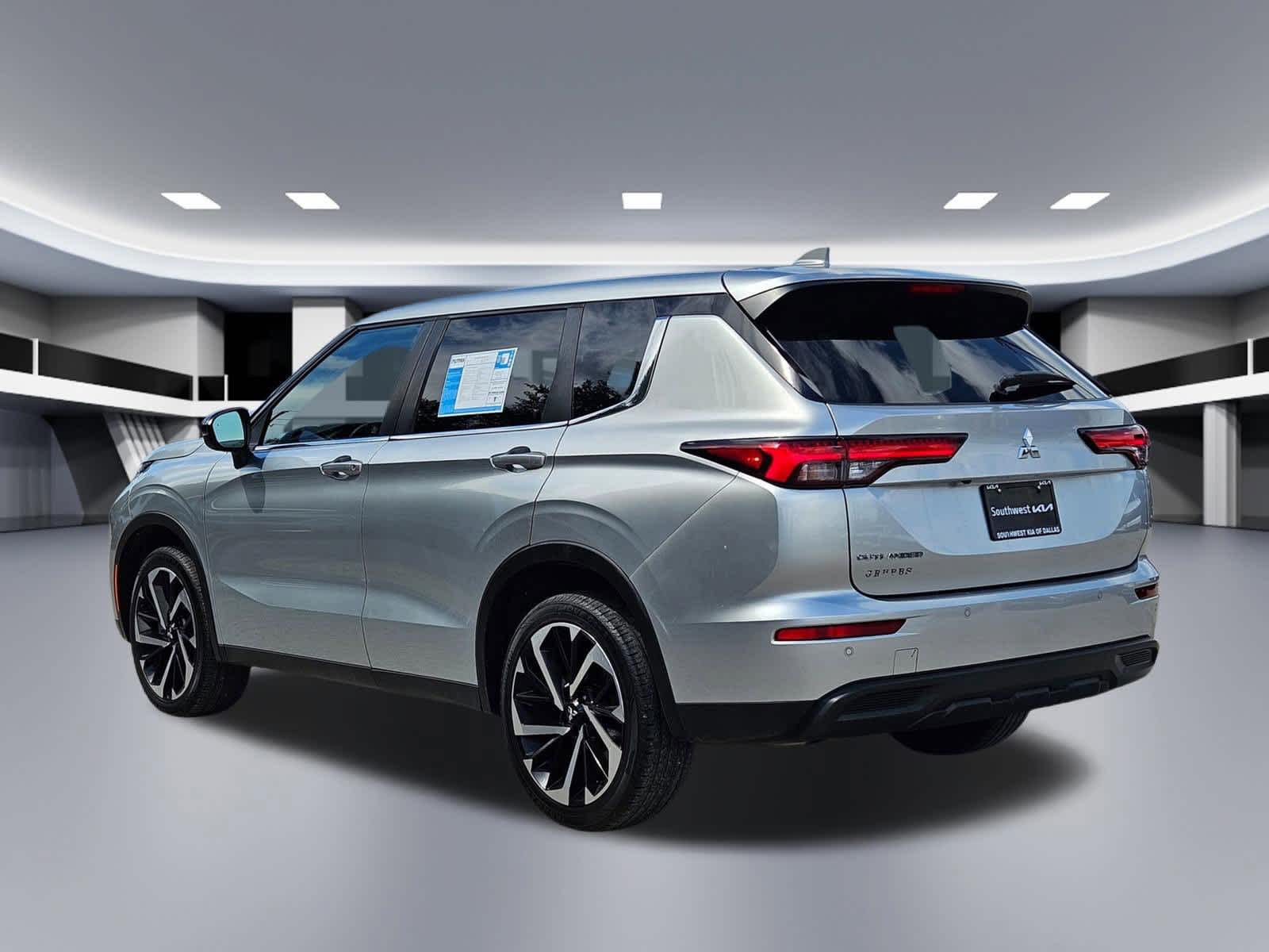 Thumbnail: 2022 Mitsubishi Outlander - 4