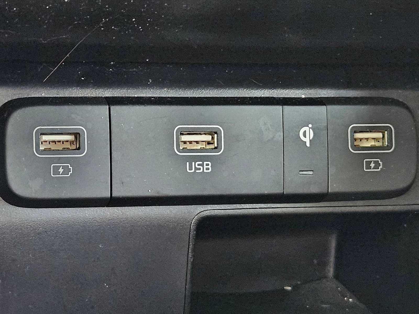 Thumbnail: 2023 Kia Sorento - 32