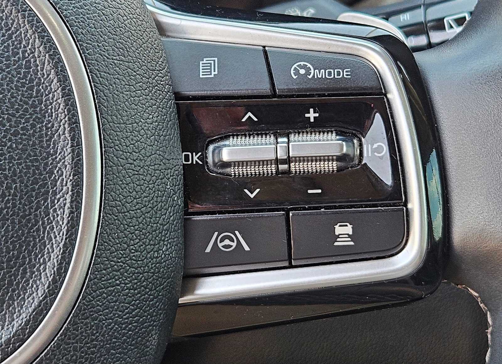 Thumbnail: 2022 Kia Sorento - 22