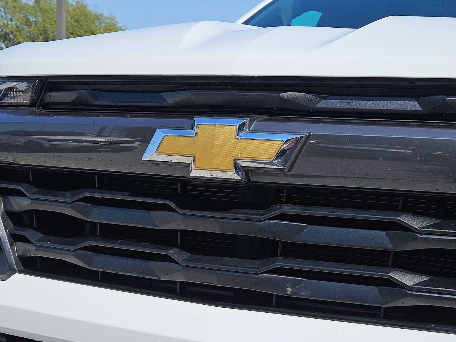 Thumbnail: 2023 Chevrolet Colorado - 12