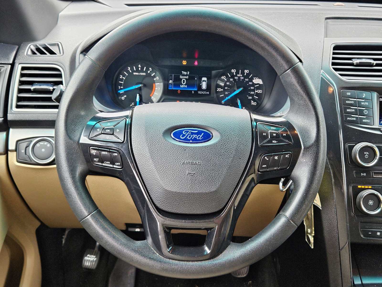 Thumbnail: 2016 Ford Explorer - 15