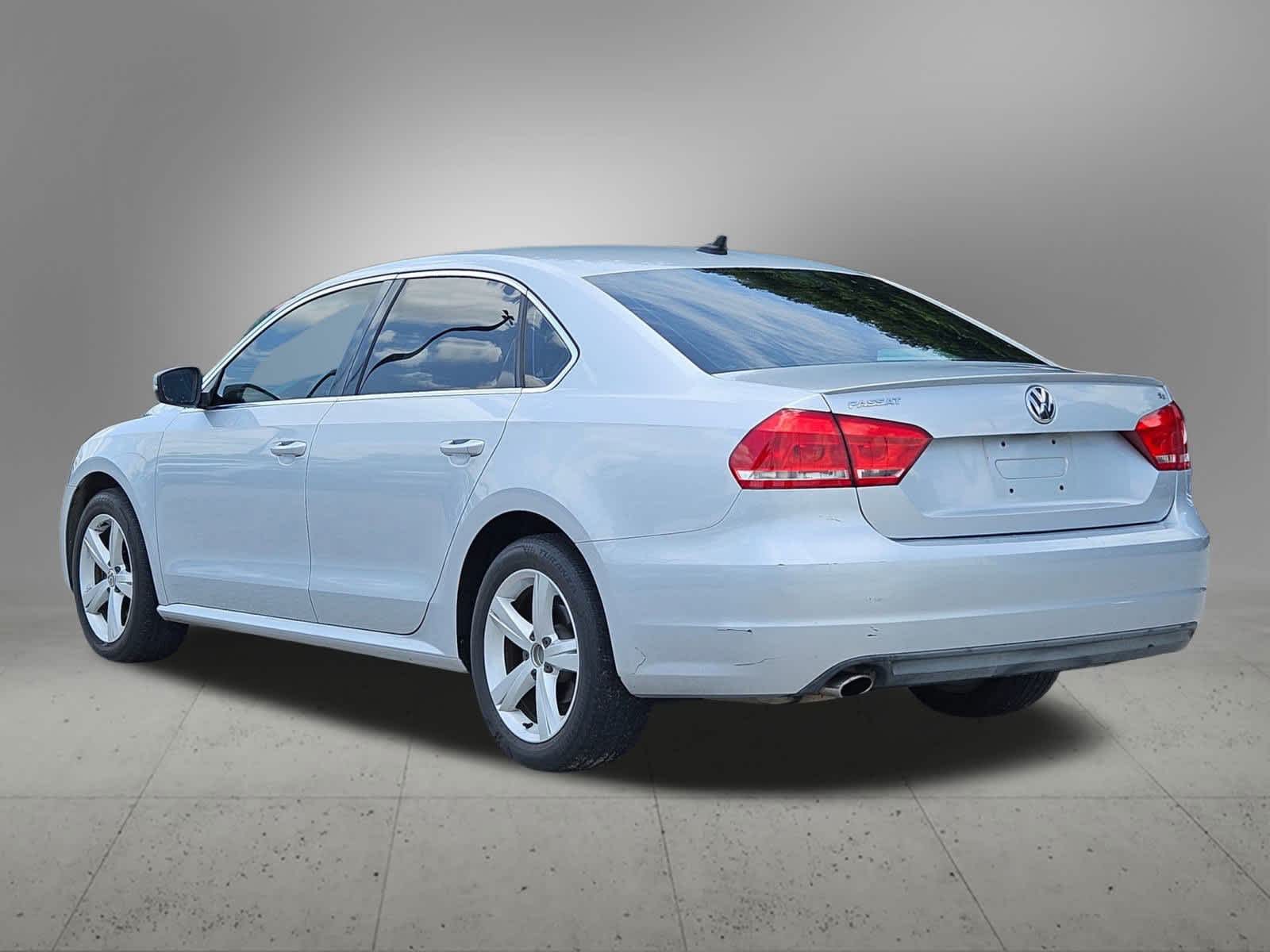Thumbnail: 2013 Volkswagen Passat - 4