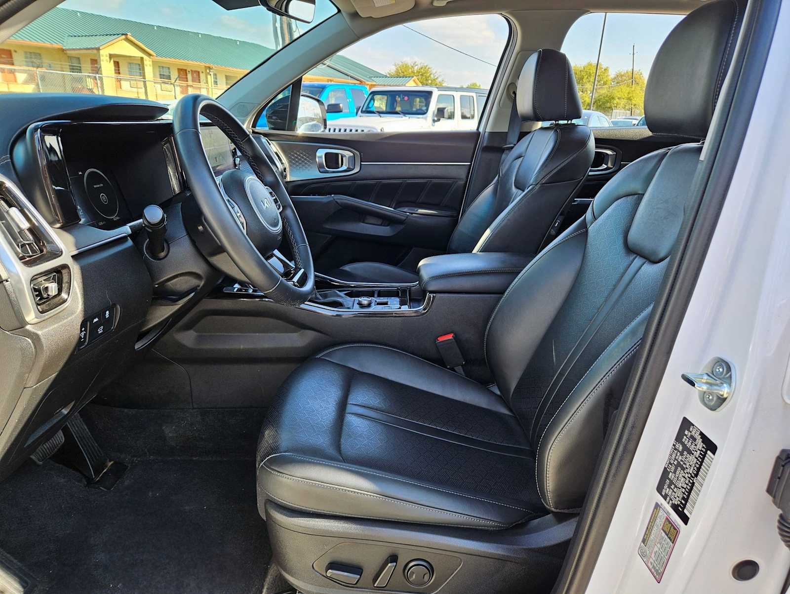 Thumbnail: 2023 Kia Sorento - 13