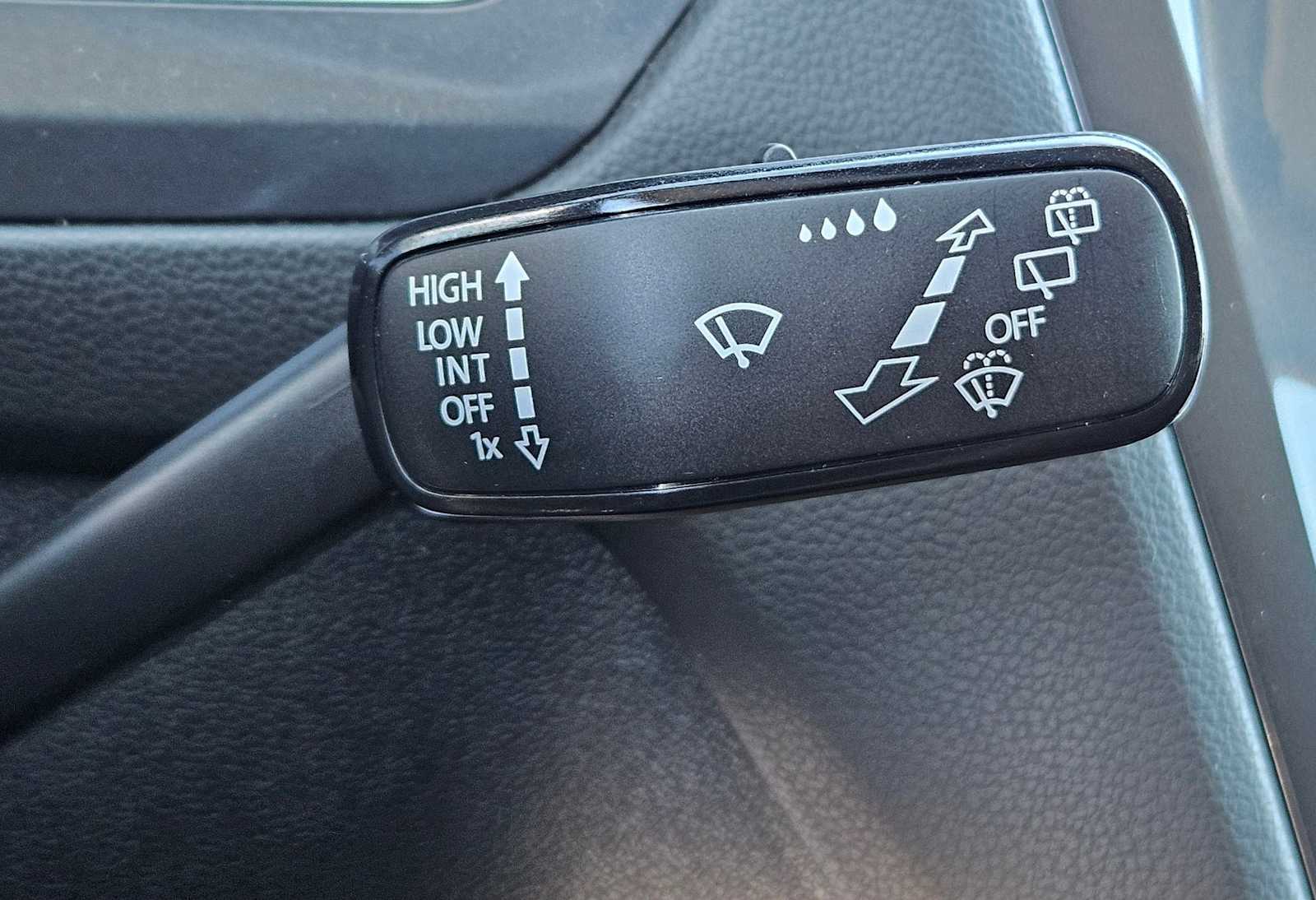 Thumbnail: 2022 Volkswagen Tiguan - 24