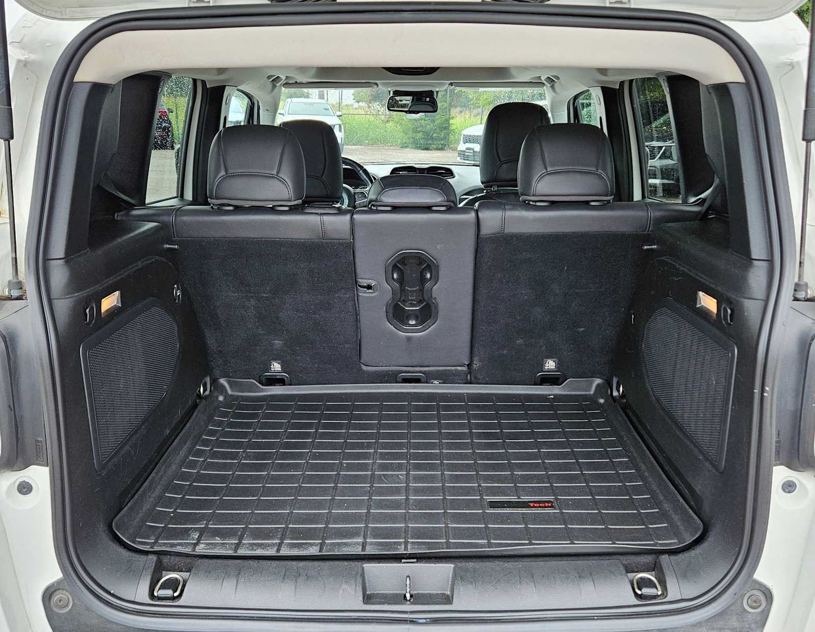 Thumbnail: 2015 Jeep Renegade - 17
