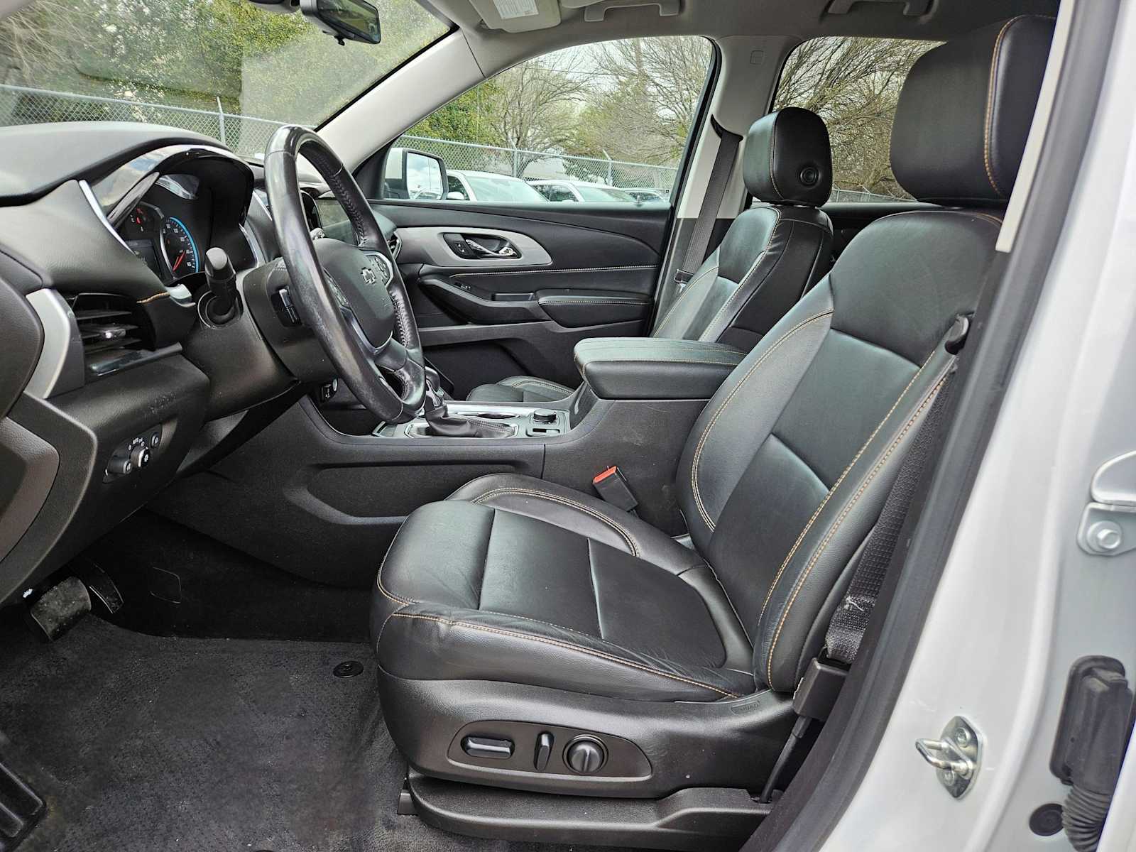 Thumbnail: 2021 Chevrolet Traverse - 16