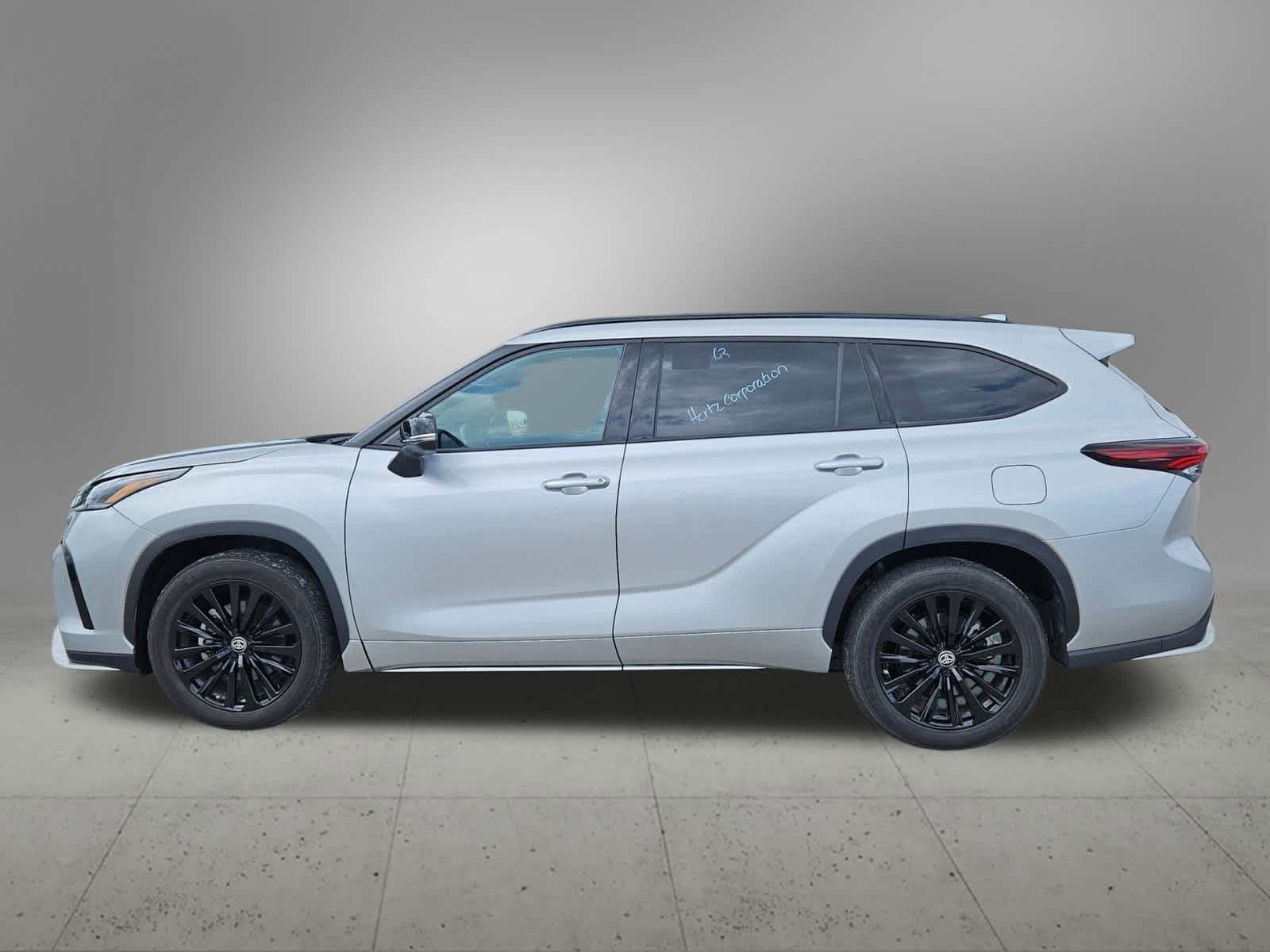 Thumbnail: 2024 Toyota Highlander - 3