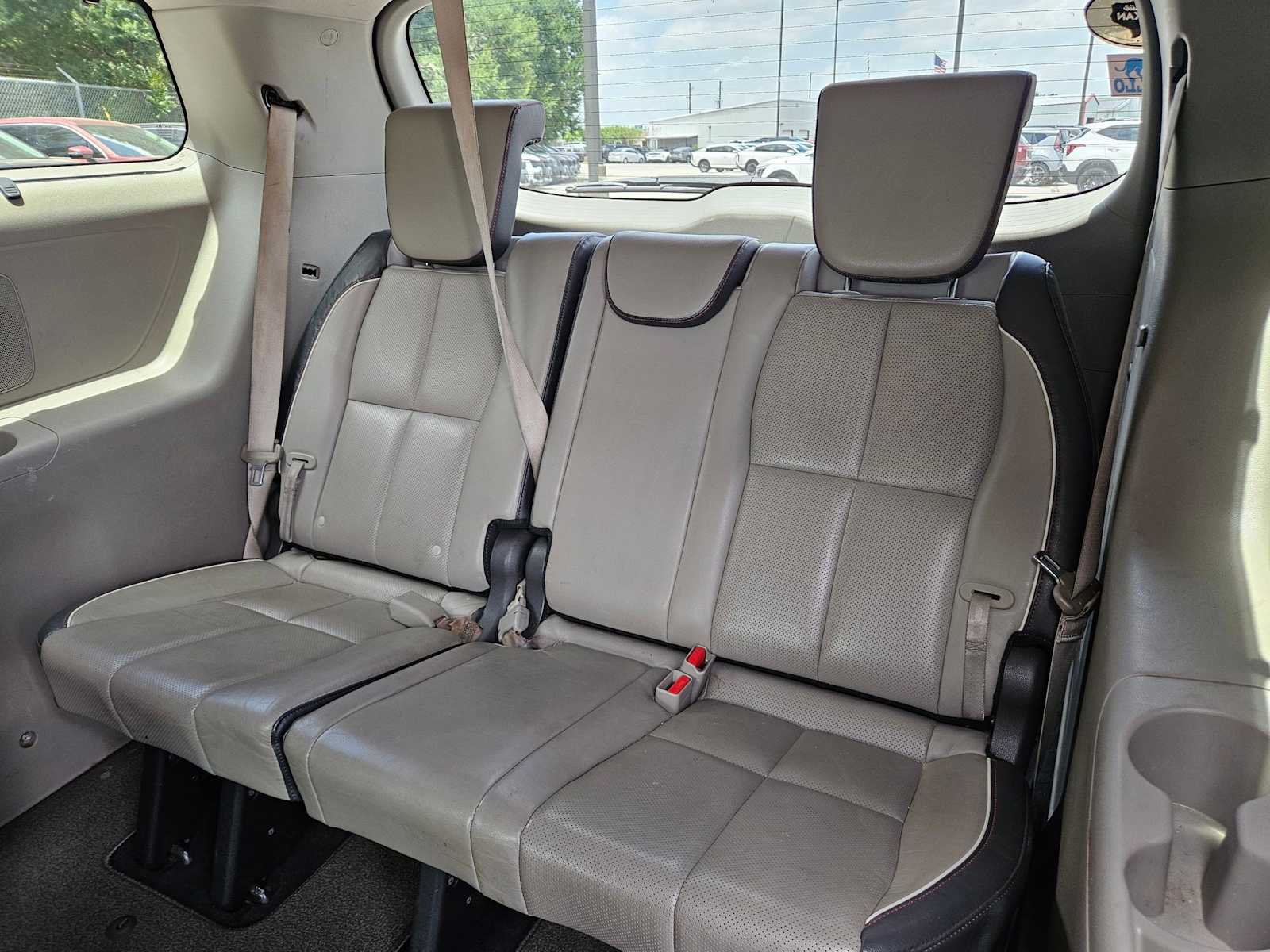 Thumbnail: 2017 Kia Sedona - 16