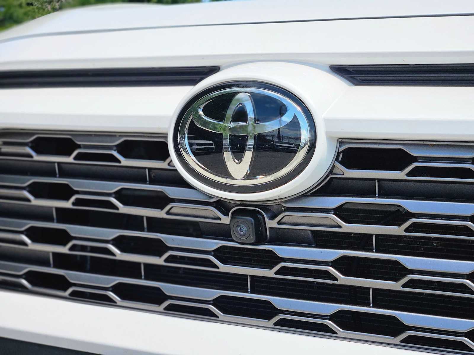 Thumbnail: 2022 Toyota RAV4 - 12