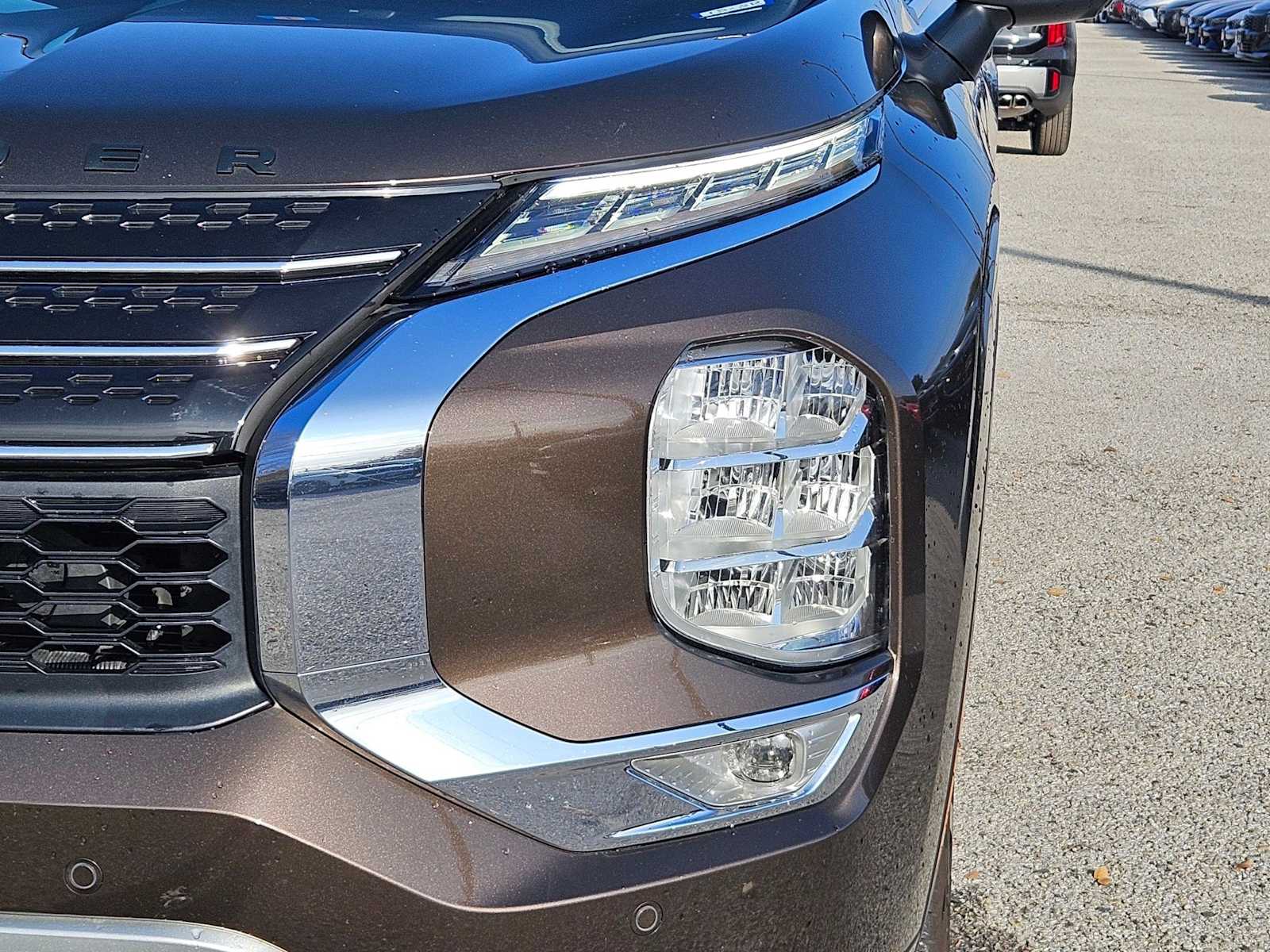 Thumbnail: 2022 Mitsubishi Outlander - 11