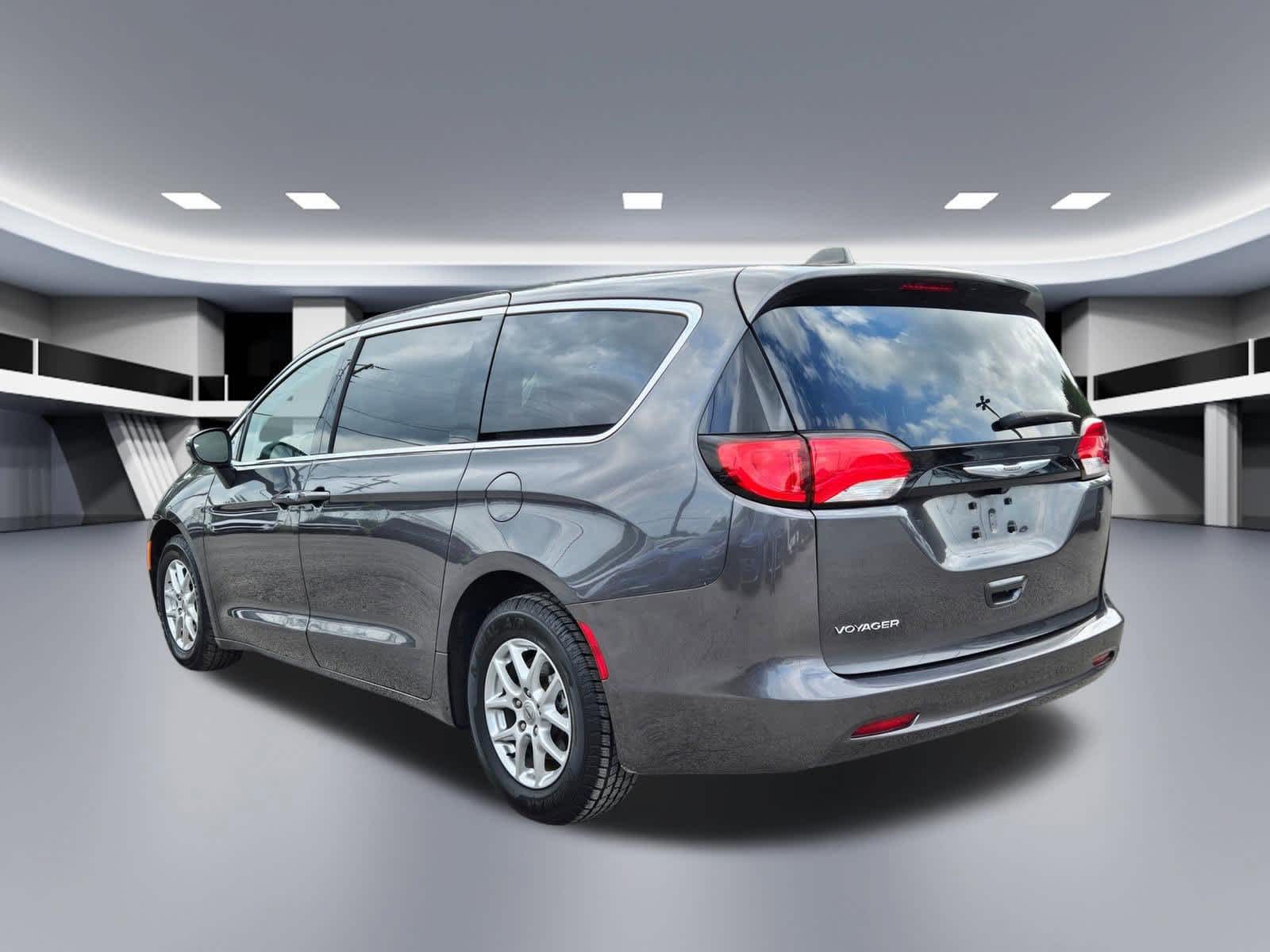 Thumbnail: 2023 Chrysler Voyager - 4