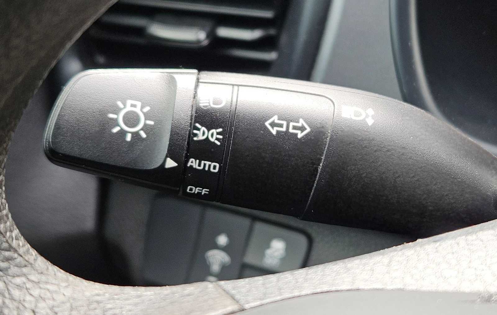 Thumbnail: 2023 Kia Rio - 19