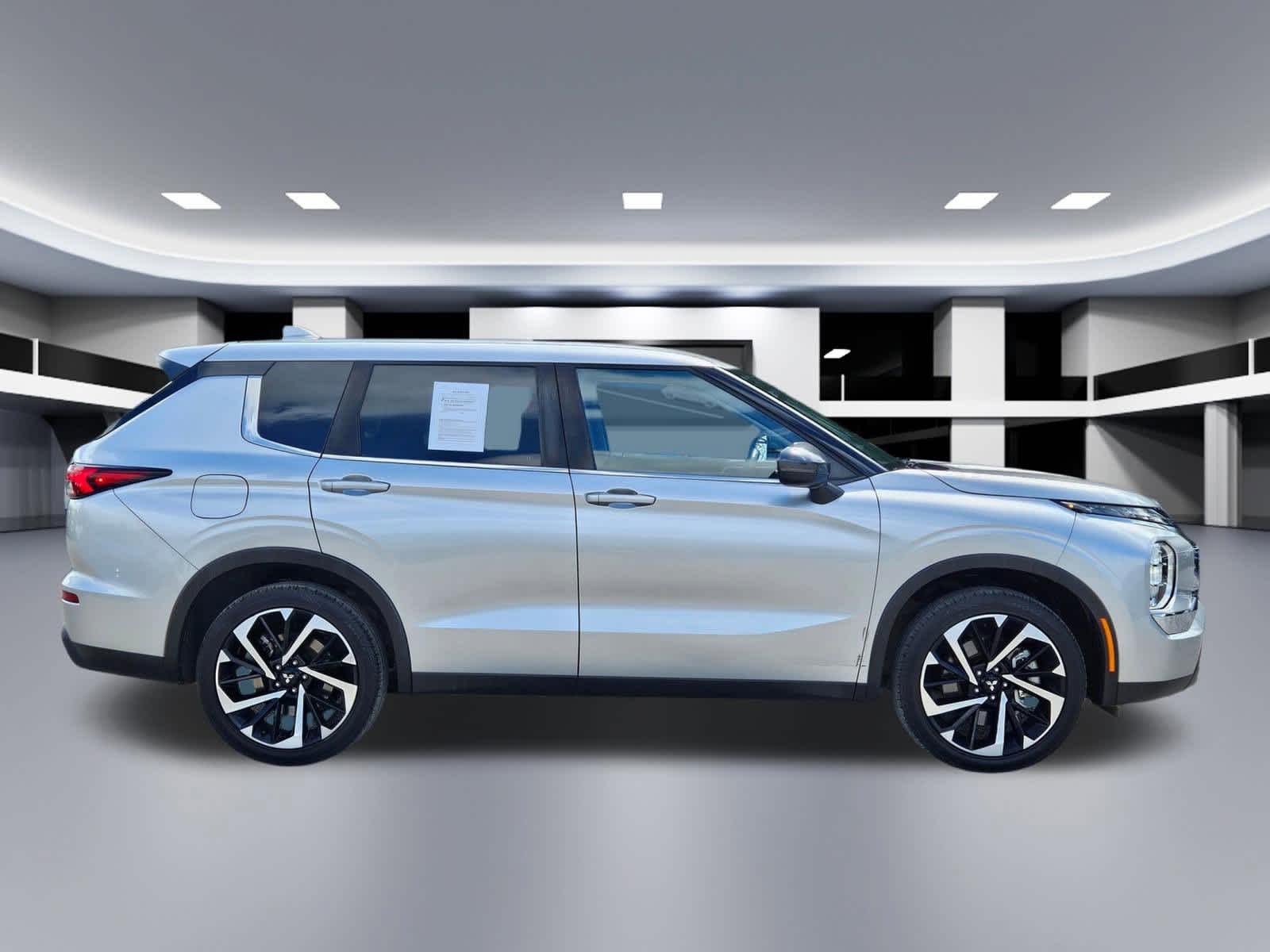 Thumbnail: 2022 Mitsubishi Outlander - 7