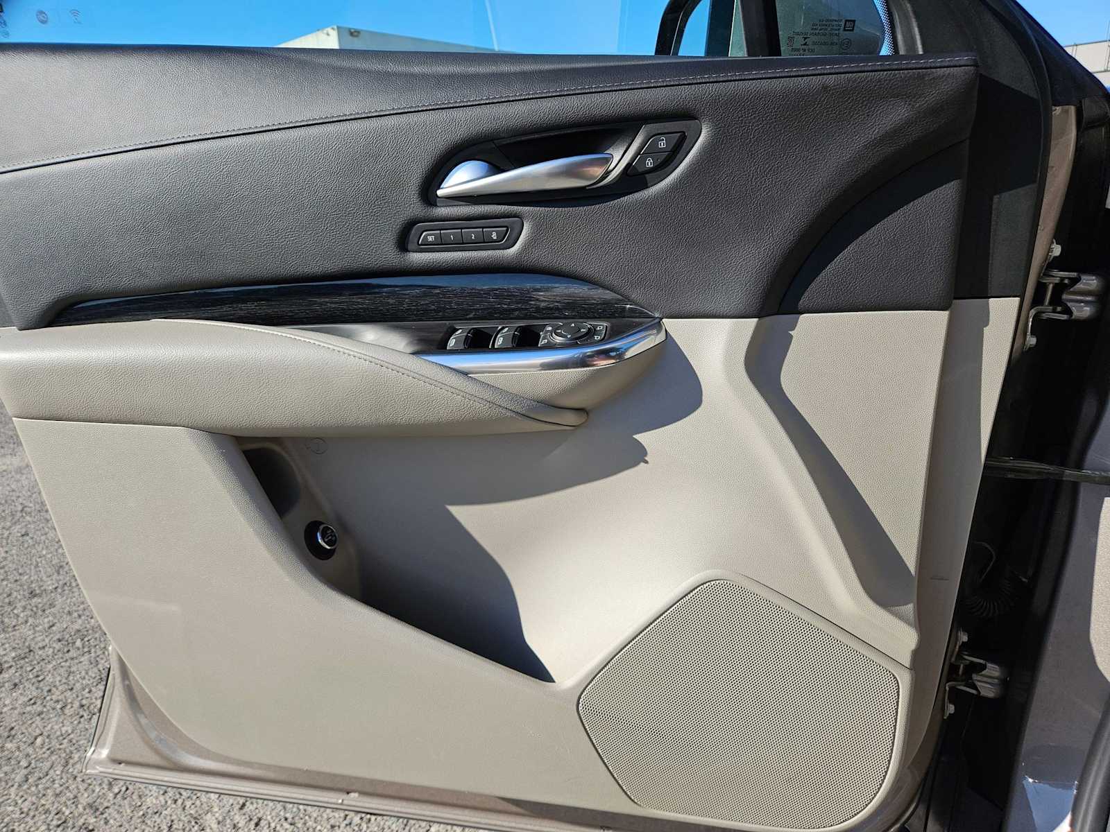 Thumbnail: 2023 Cadillac XT4 - 15