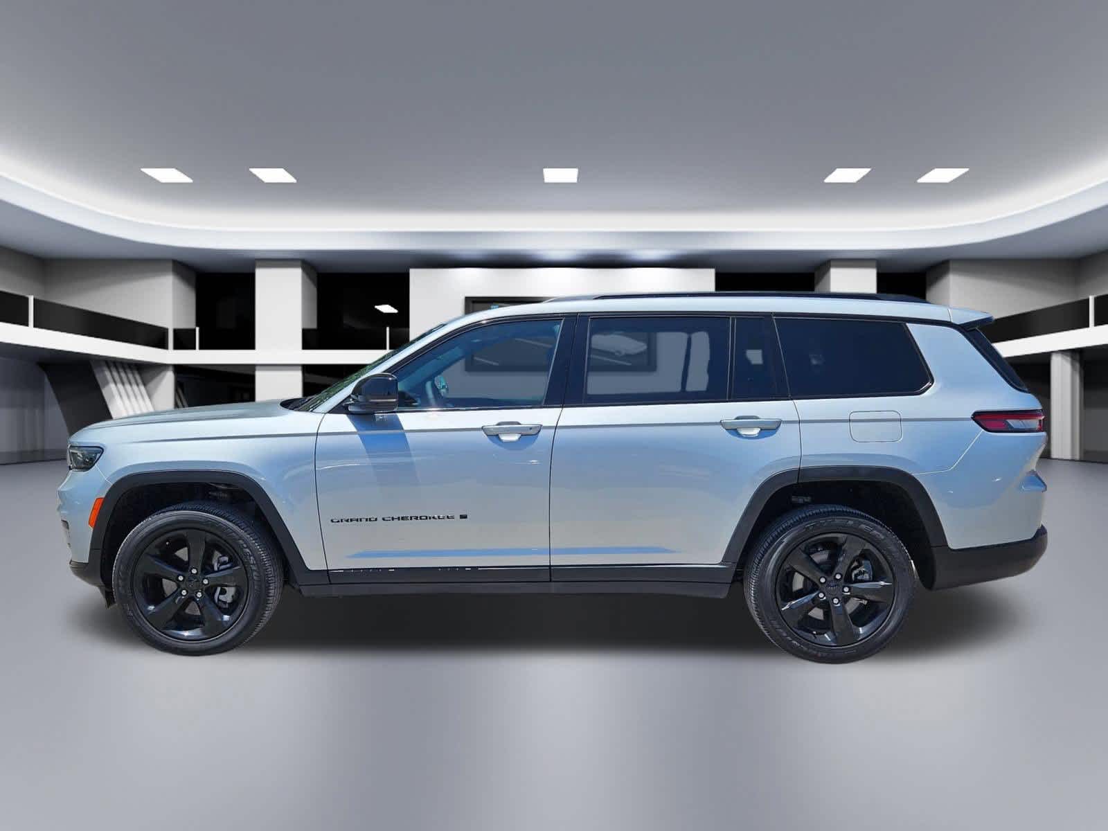 Thumbnail: 2025 Jeep Grand Cherokee L - 2