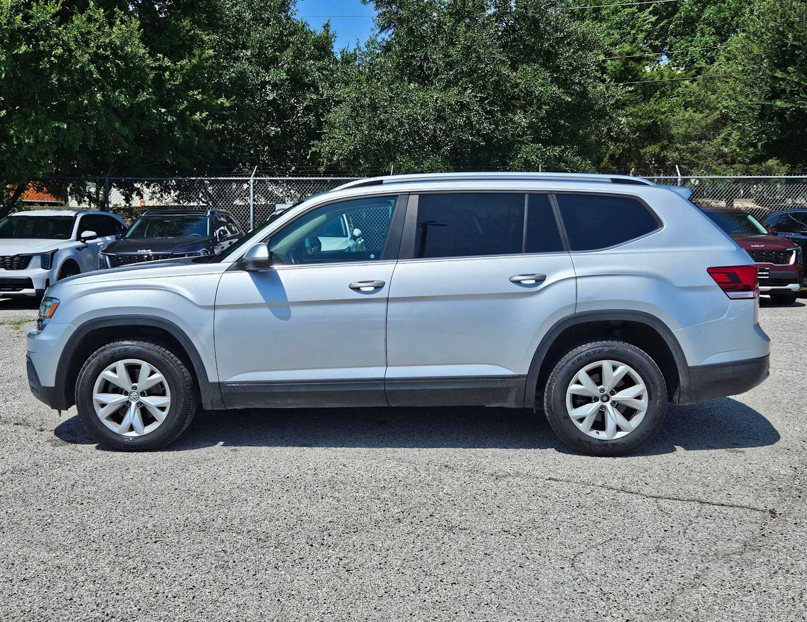 2018 Volkswagen Atlas SE 2